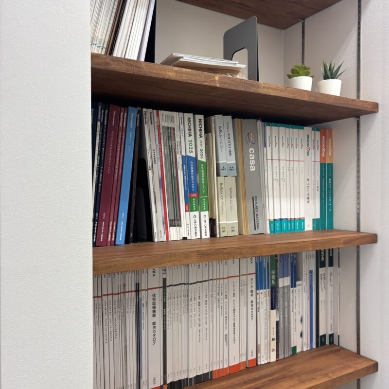 盛岡事務所のカタログ整理